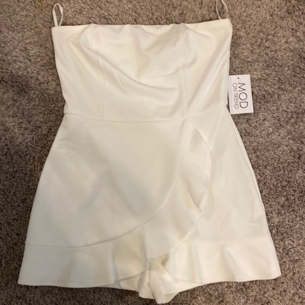 White romper with zipper back never worn and new with tags